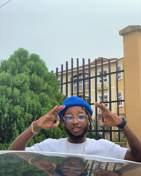 Yung6ix tells critics to “sing, blow, become brand”