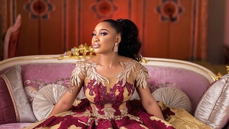 Nollywood’s Tonto Dikeh Shares Photos Rocking Corporate Outfit (Photo)