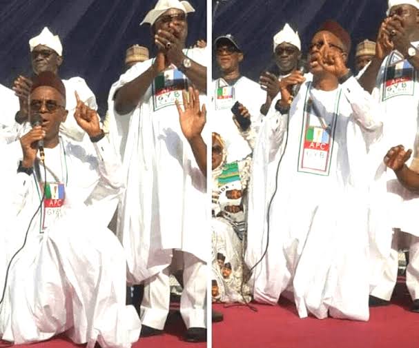 El-Rufai Kneels Down, Begs Kogi People To Forgive Yahaya Bello (Video)