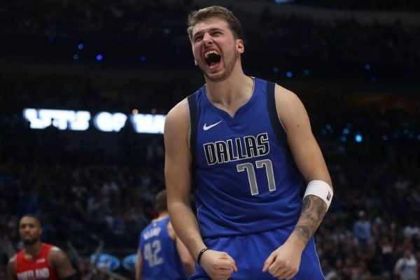 Due To Crisis Forces, Golden State Warriors Was Buried By Dallas Mavericks