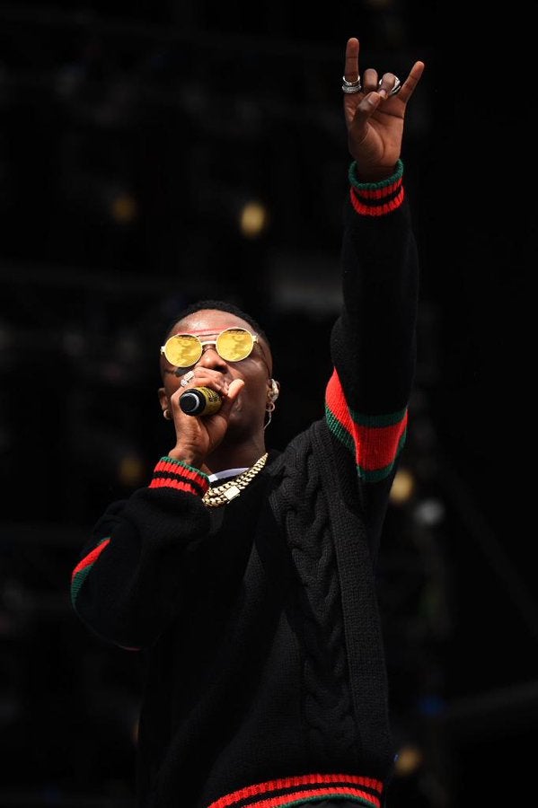 Wizkid Falls On Stage After An Excited Fan Held On To His Legs (Video)