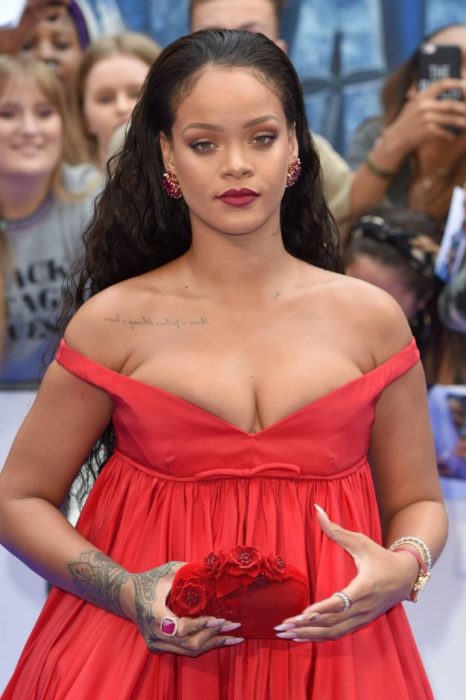 American Singer, Rihanna Rocks Mint Cleavage-Baring Outfit (Photo)