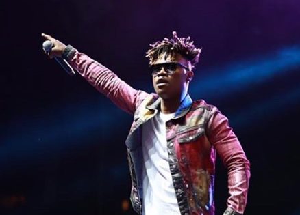Watch: Mlindo The Vocalist reveals hand on plaster cast after accident