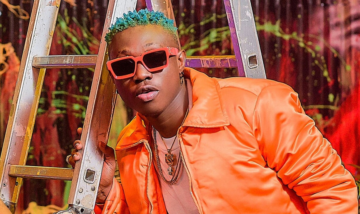 Zlatan Ibile Call On God’s Name In Edo Language While Getting A Tatoo On His Stomach (Video)