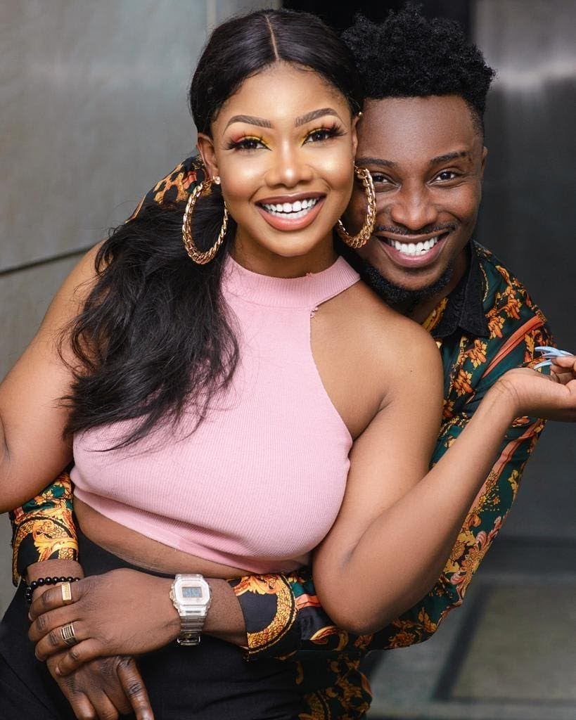 Reality Stars, Sir Dee, Tacha Hang Out At The Beach (Video)