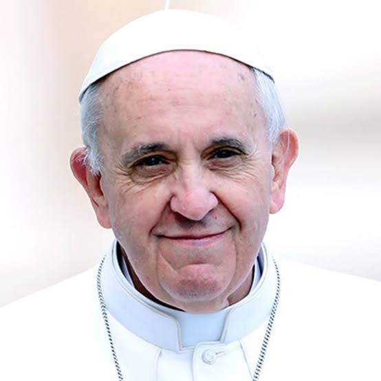 Angry Pope Francis Slaps Woman Who Grabbed Him While He Greeted Pilgrims