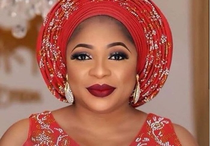 Popular Blogger Shares Photos Of A Man Holding Kemi Afolabi At A Party