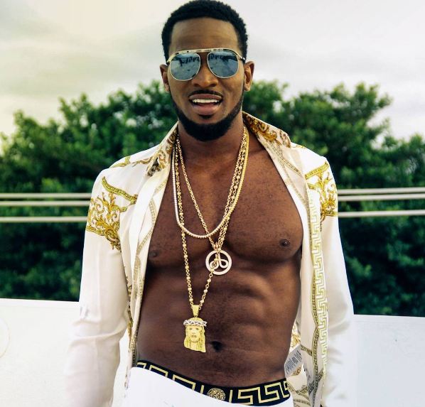 Shatta Bandle Welcomes D’Banj Upon His Arrival At Ghana Airport (Video)