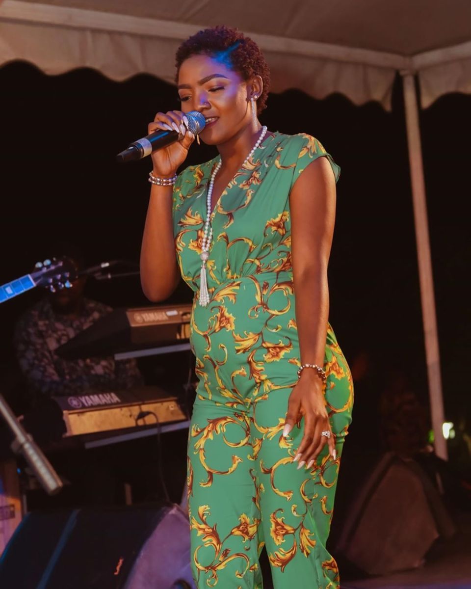 Lagos Hot Weather Inspires Simi To Discover Other Uses Of Balloon (Video)
