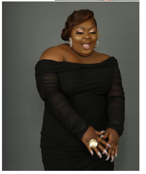 Eniola Badmus Strikes Pose With Horse