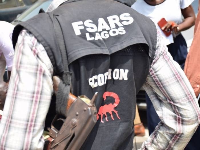 SARS Operative Harass Suspected ‘Yahoo Boy’ In Abuja (Video)