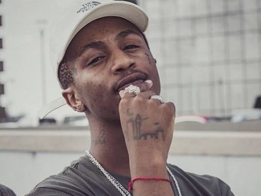 Watch: Emtee flaunts new shinning neckpiece