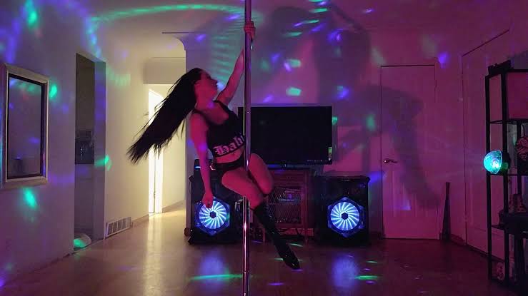 Stripper In Tears After Embarrassing Fall From Pole (Video)