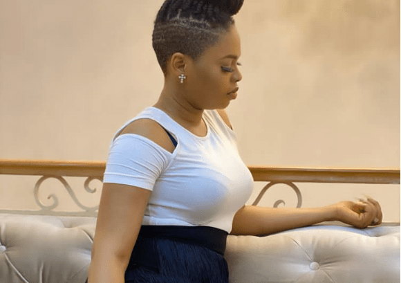 Musician Chidinma Ekile Flashes Wedding Ring On Her Left Finger (Photo)