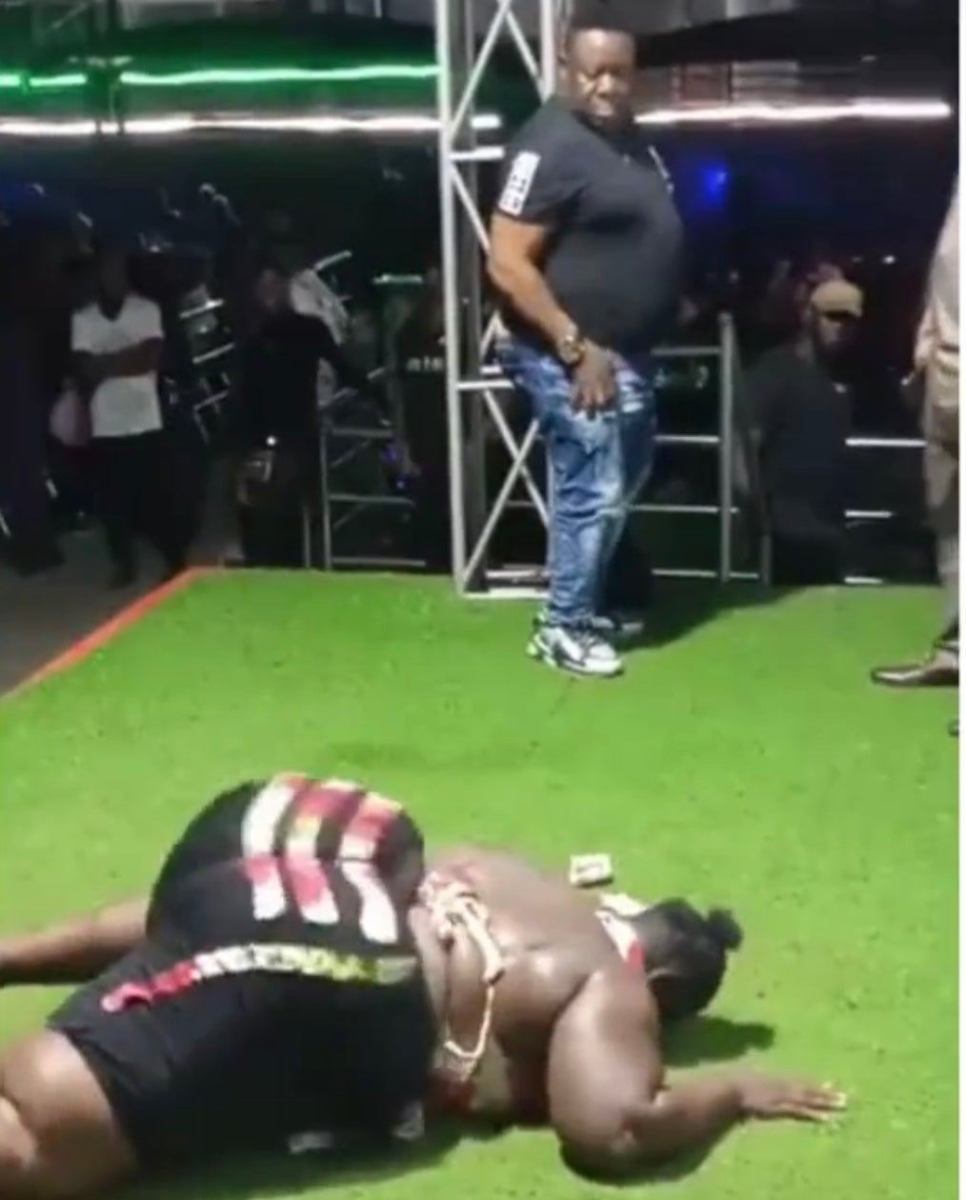Mr Ibu Attempts To Drop His Phone For A Dancer After Exhausting All His Money (Video)