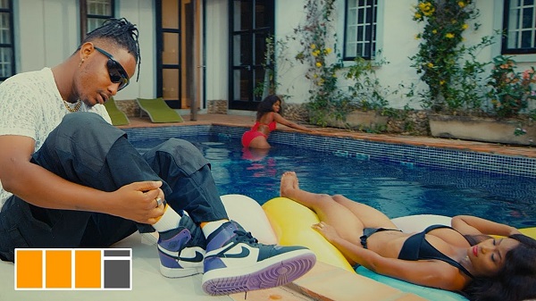 VIDEO: Kelvyn Boy ft. Darkovibes, Mugeez – Momo (Mobile Money)
