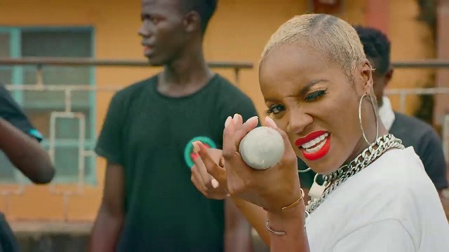 Seyi Shay Tuale video