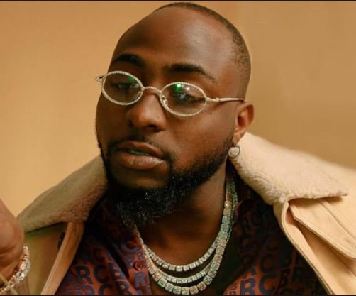 “Davido please tell them I did not beg you” – Airport official who Davido gifted $100 cries out after getting sacked over begging (Video)