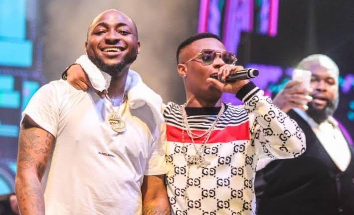 “I’m bigger than your favorite singer” – Davido says during clash with Wizkid fan on Twitter