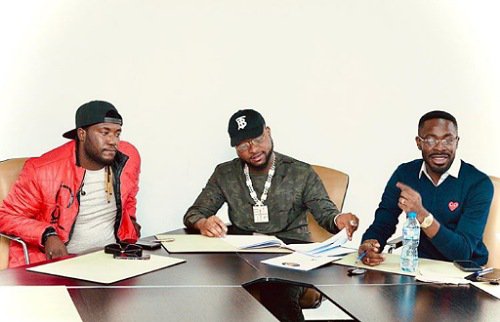 Music singer, Deinde joins Davido’s DMW record label