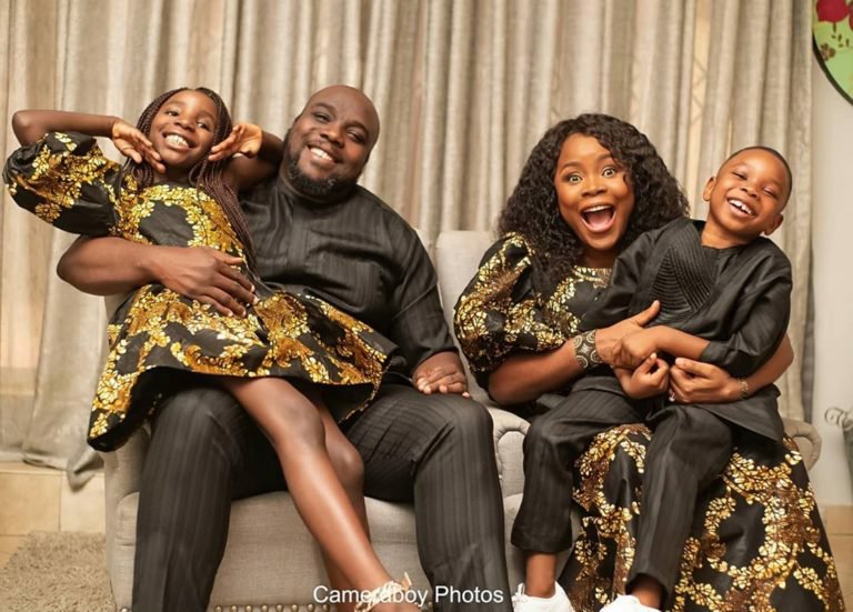 Omawumi is testifying to God’s goodness with these beautiful Family Photos