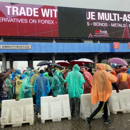 Lekki residents continue with #EndSARS protest despite heavy rainfall