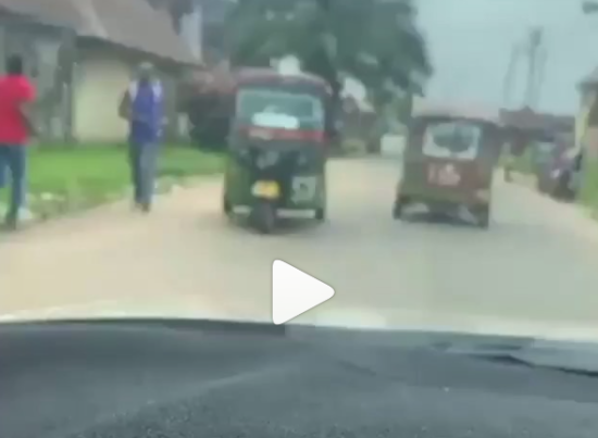 Mob cart away “COVID-19 palliatives” found in a warehouse in Umuahia (video)