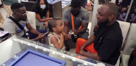 ‘Your Daddy Is Rich” – Davido Tells His Second Daughter As They Shop For Diamonds