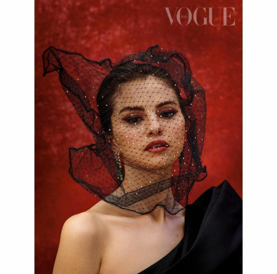 Selena Gomez is on the cover of December/January issue of Vogue Mexic