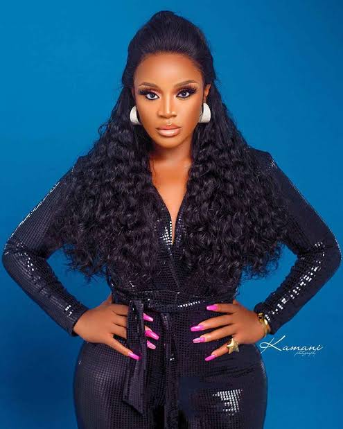 “Birds of same feather” – Social media users drag Uche Ogbodo for referring to Rosy Meurer as ‘pure heart’