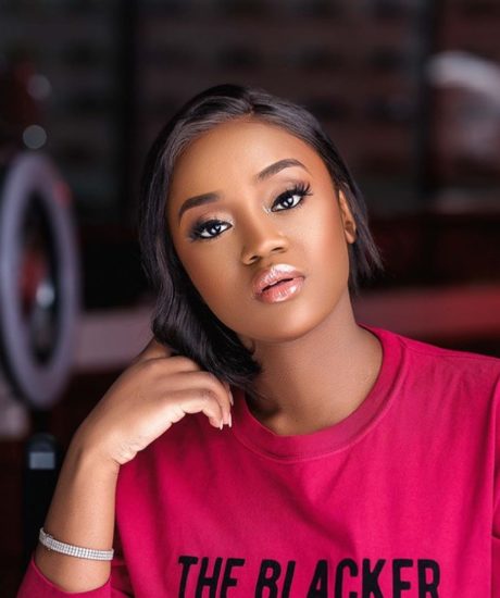 Chioma finally reacts after people flooded her Instagram account over Davido’s alleged new lover