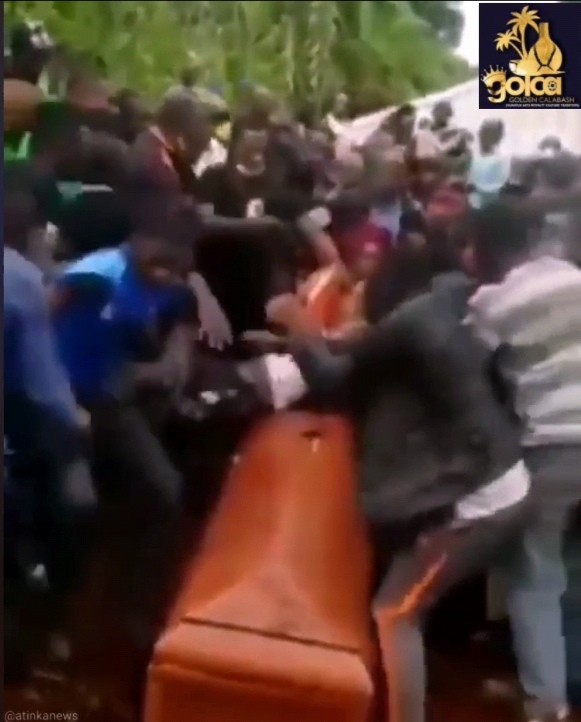 Family Members Fight At Burial Ground In Ghana