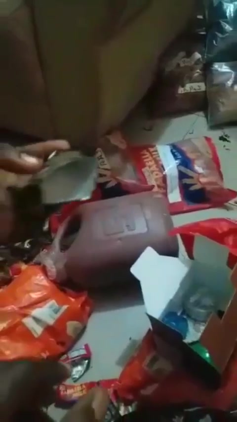 Man Finds Drugs In Food Packages Given To Him To Deliver In Dubai