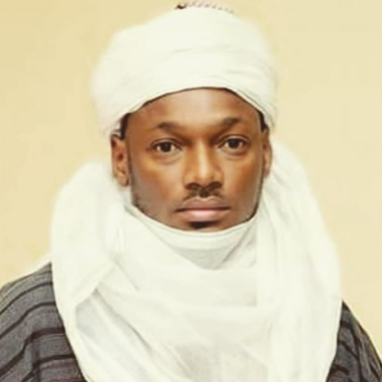 2Face Idibia Rocks Muslim Attire, Preaches One Love Religion (Photo)
