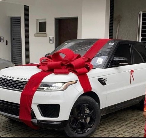 Angel Smith Buys A Range Rover For Herself