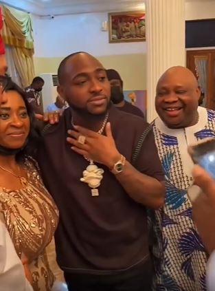 Davido Storms His Father’s House to Celebrate Christmas With Family And Friends