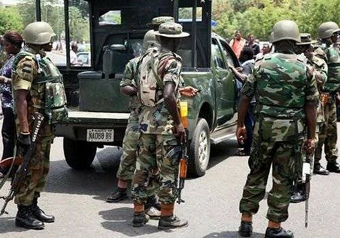Soldiers Beat Up A Policeman On Duty In Ibadan (Disturbing Video)