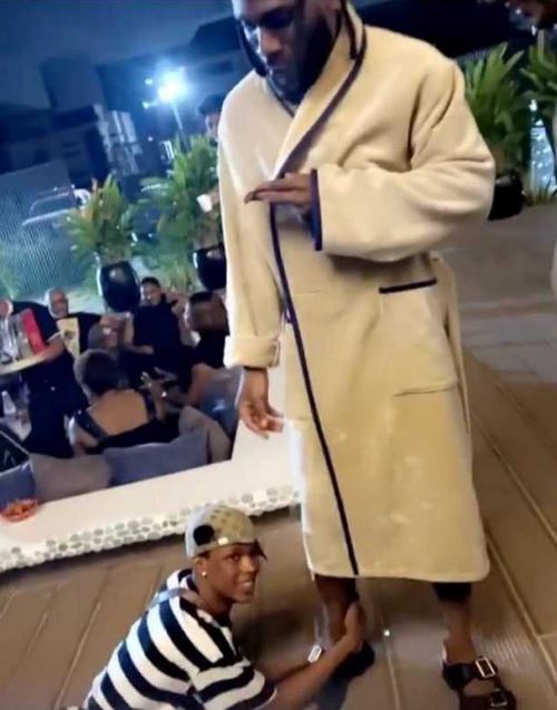 I Won’t Let You Go Unless You Bless Me – Upcoming Singer Receives N1.7M From Burna Boy