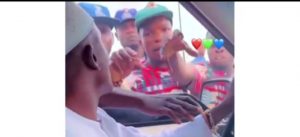 Portable Gives Money To His Fans (Video)