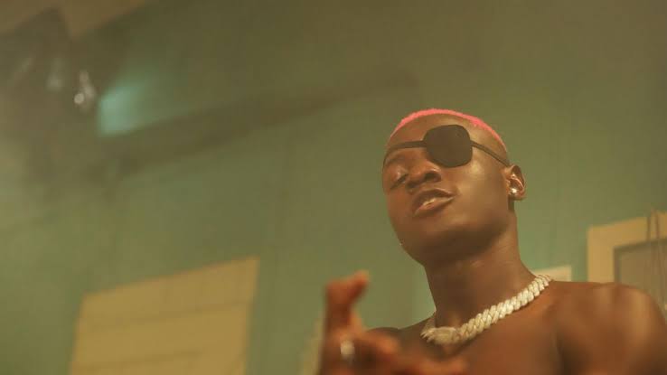 Nigerians React as Lady Touches Ruger inappropriately during Performance